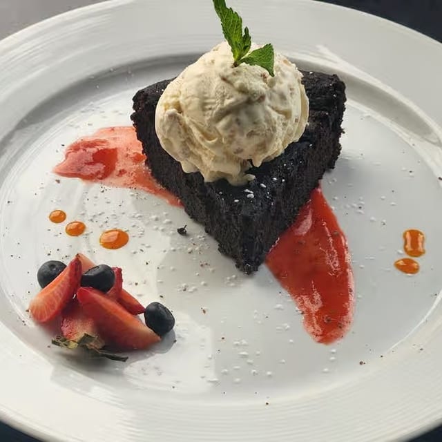 8" Fruit Cake (serves 20).